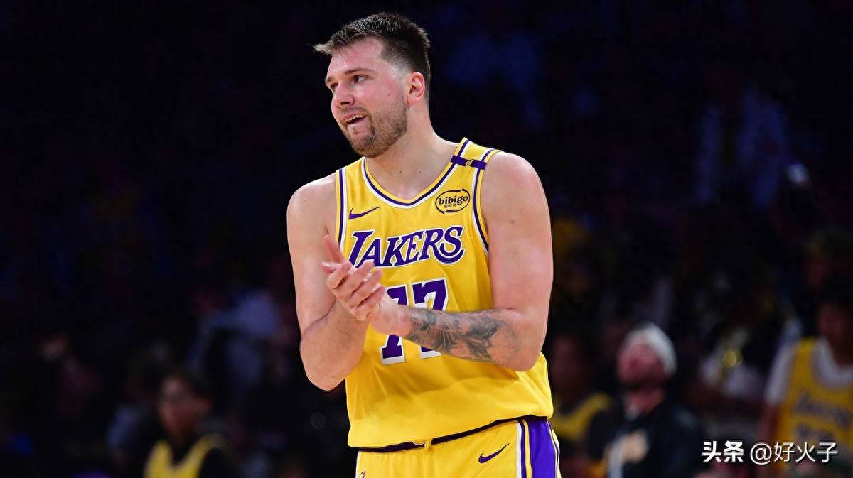 明显是在洛, 是湖人队的, 过跳槽