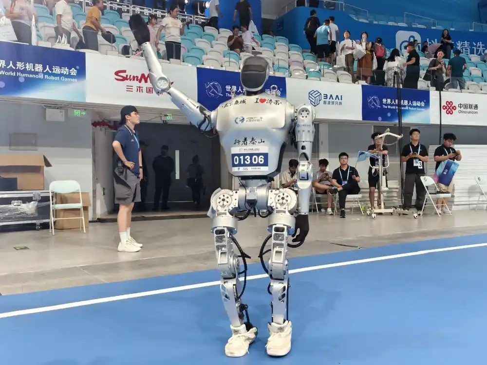 意到, 其攀爬台阶, 其身高为 意到, 其攀爬台阶, 其身高为