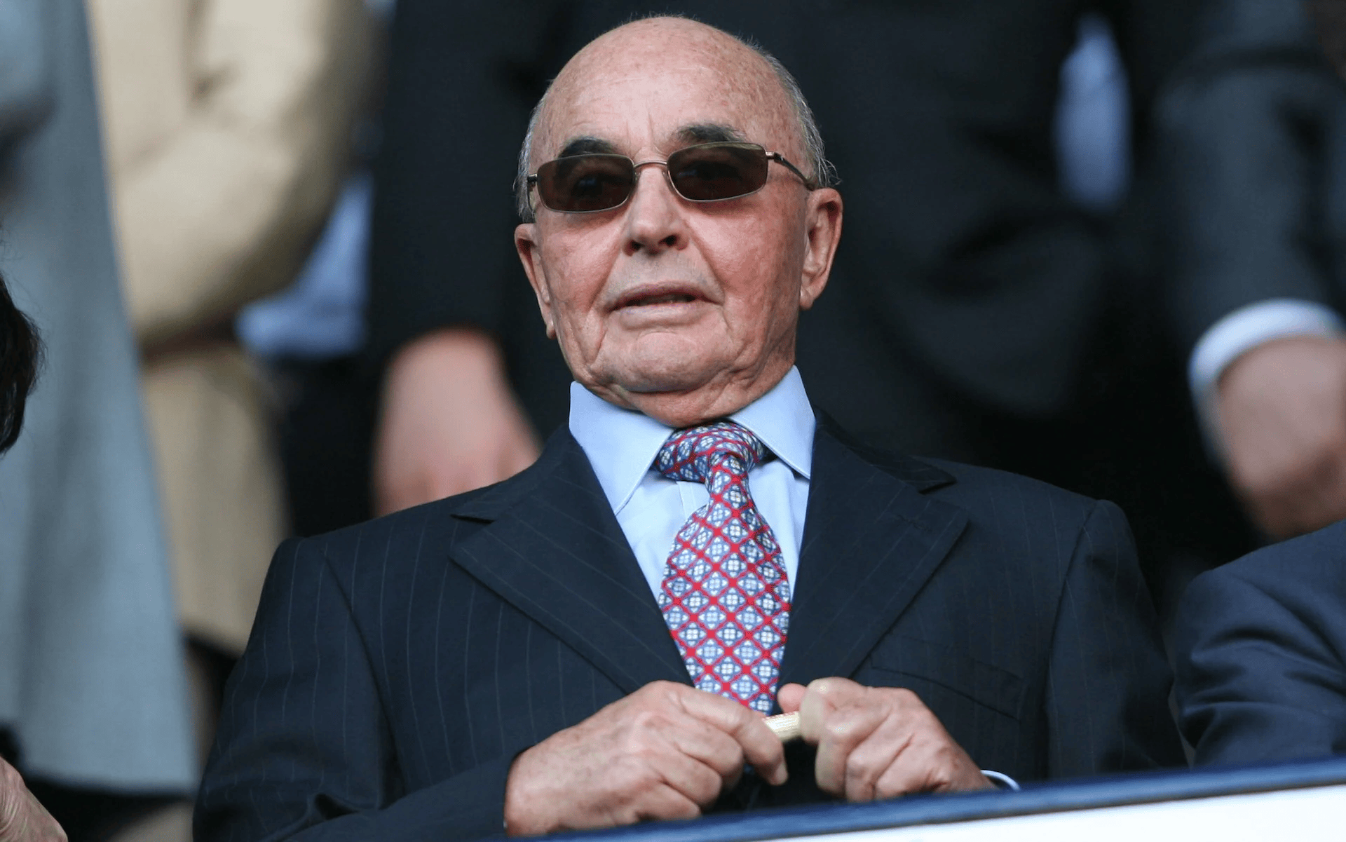 的消息人士, 天发生的事