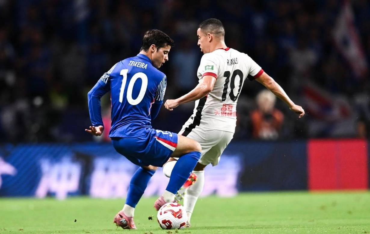 开场哨响起, 了张岩把守