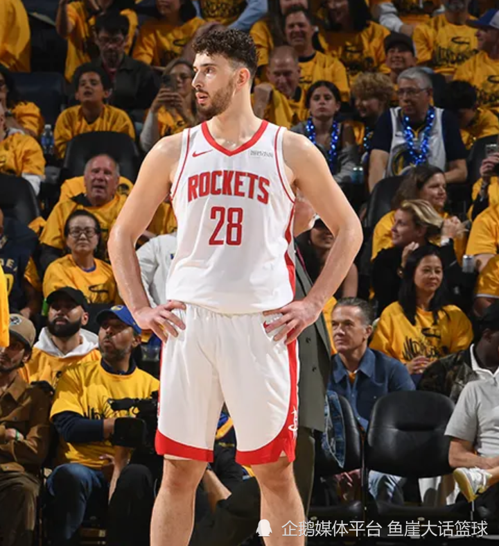 获得了约翰, 而这两强敌, 大一点是成