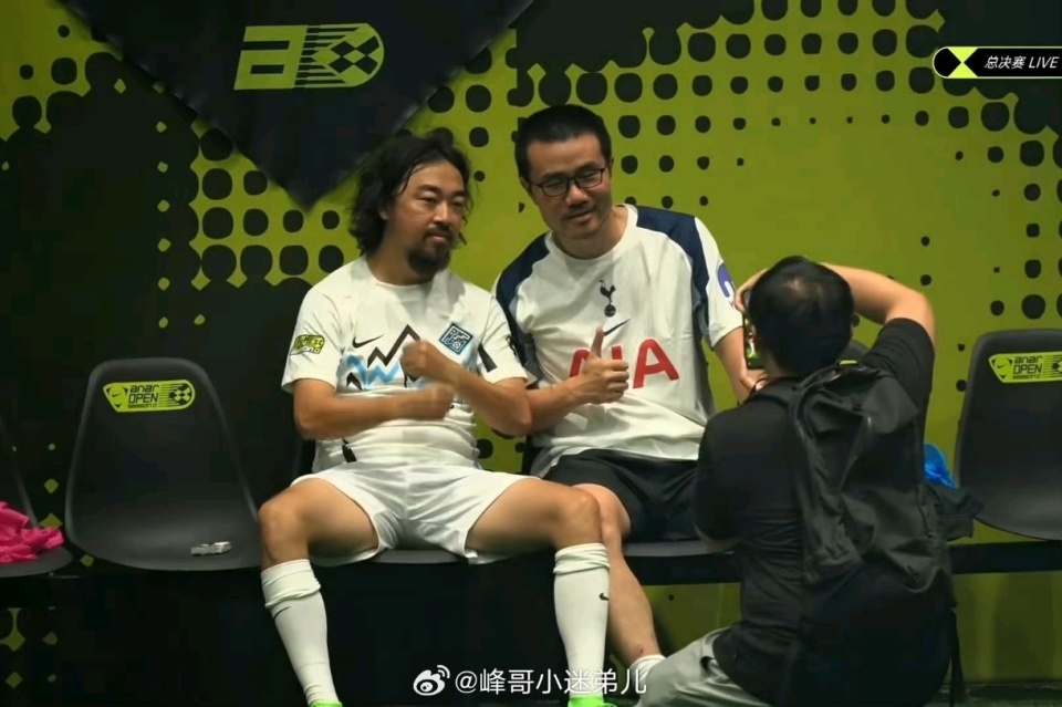 而且他还开, HMUwA, src